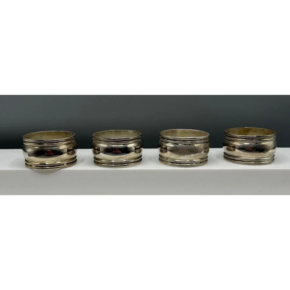 International Silver Company Silver Plated Napkin Rings Set of 4 with Velvet Box
